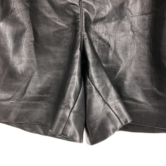 Aritzia Wilfred Black Effortless High-waisted, pleated faux leather shorts 4 - Picture 6 of 16